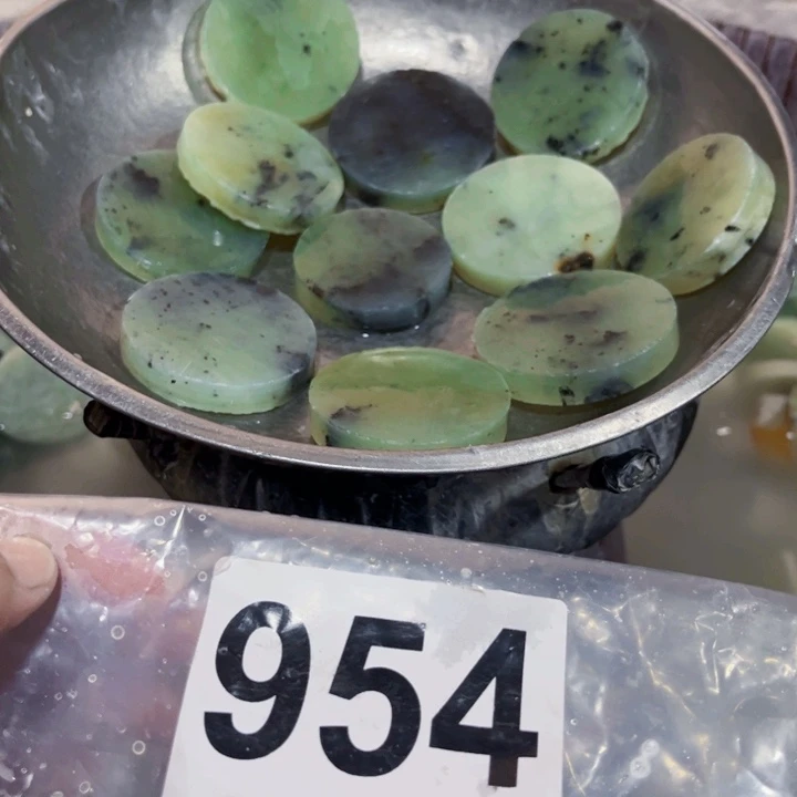 蛇纹石玉未镶嵌岫玉