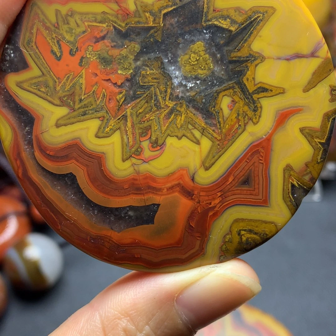 未镶嵌颈饰玛瑙/玉髓冒**鼎