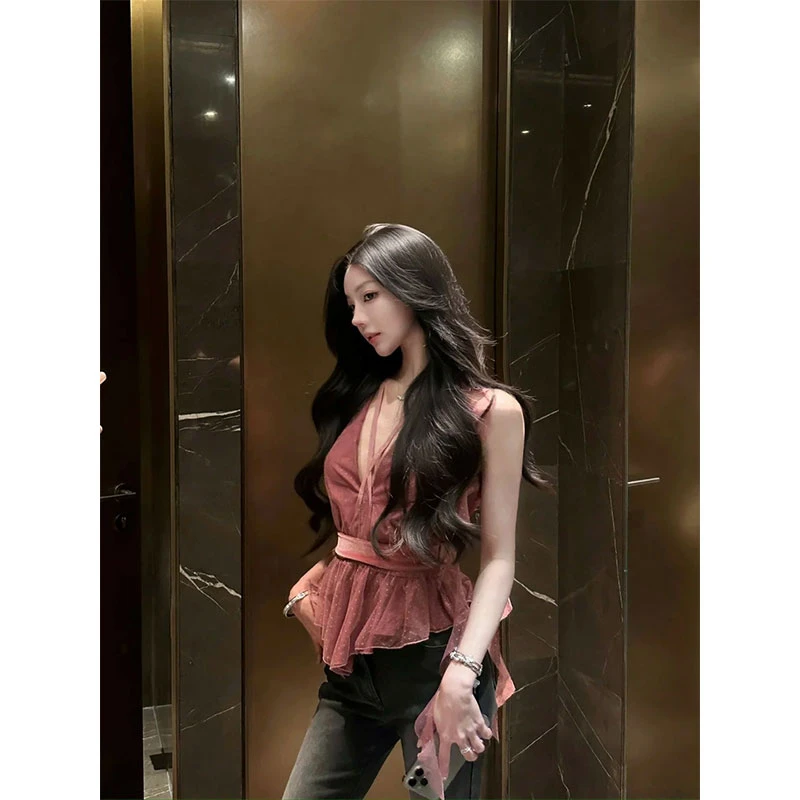 2025年夏季新款ins气质御姐范收腰V领蕾丝上衣配微喇破洞牛仔裤女