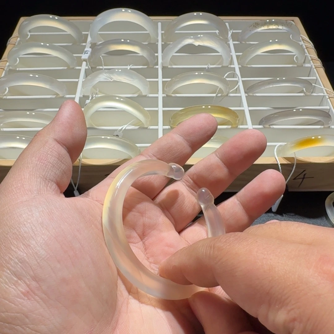 牛****玛瑙/玉髓合金手镯