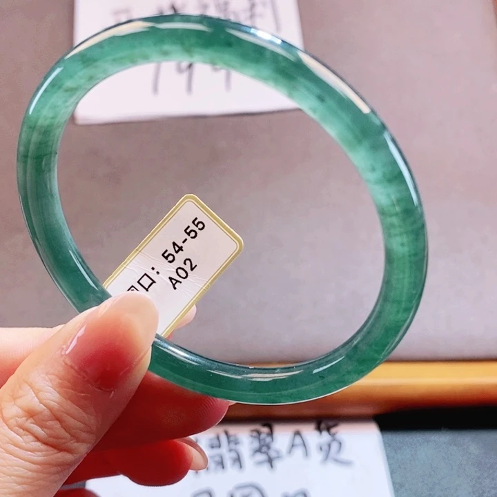 翡翠未镶嵌手镯翡翠手镯2