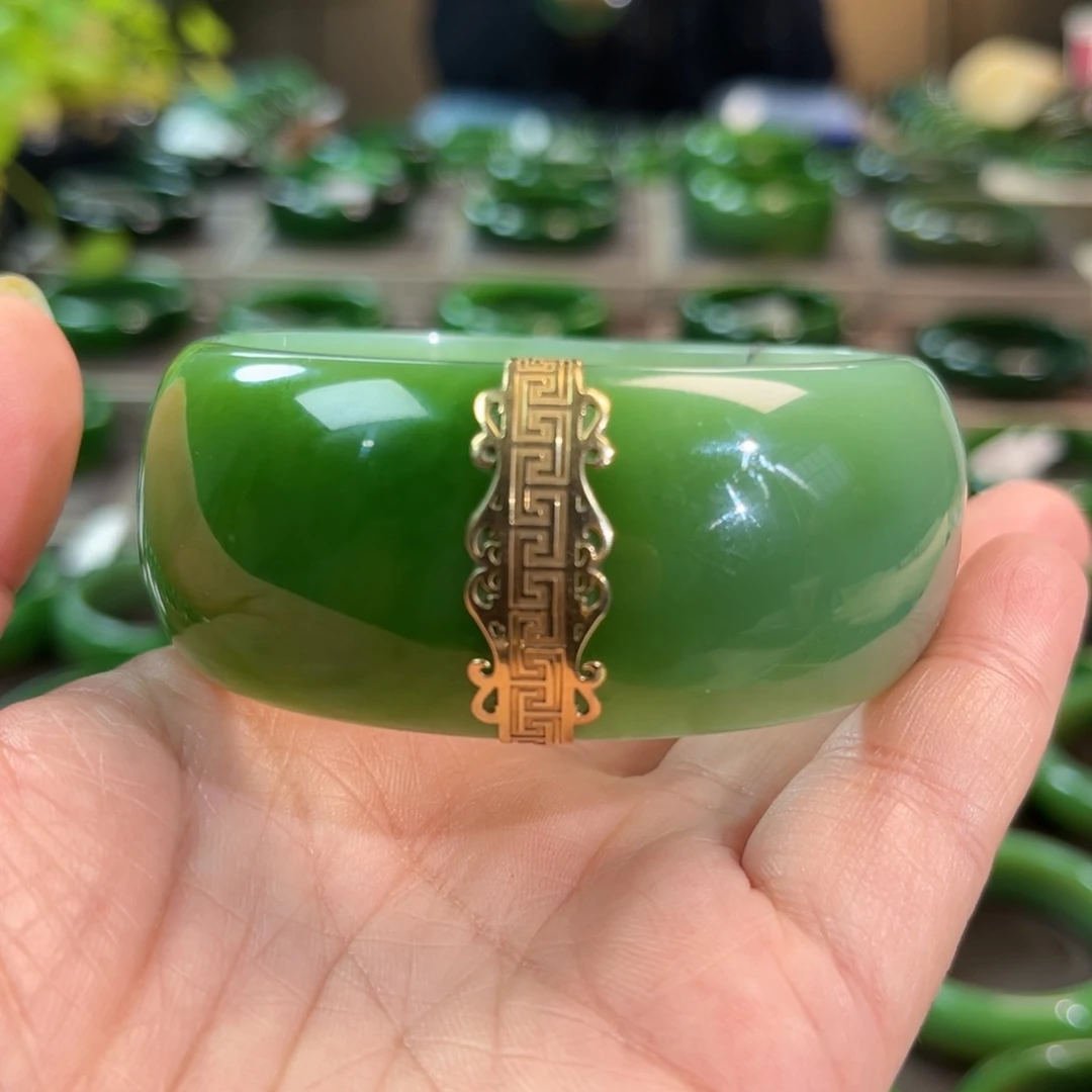 18K金镶嵌手镯和田玉（碧玉）