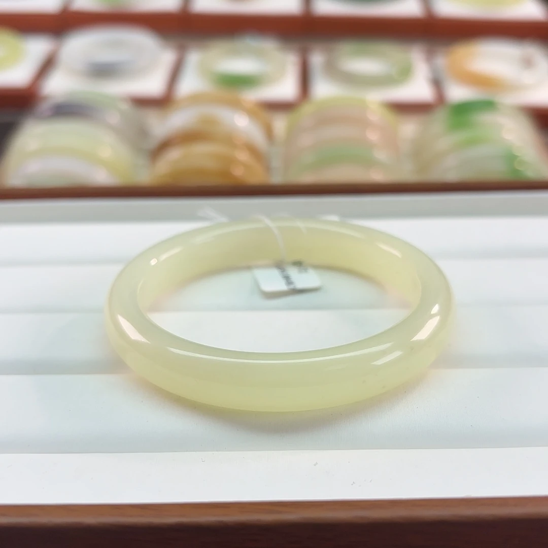 和田玉未镶嵌手镯【淡黄口底子细】