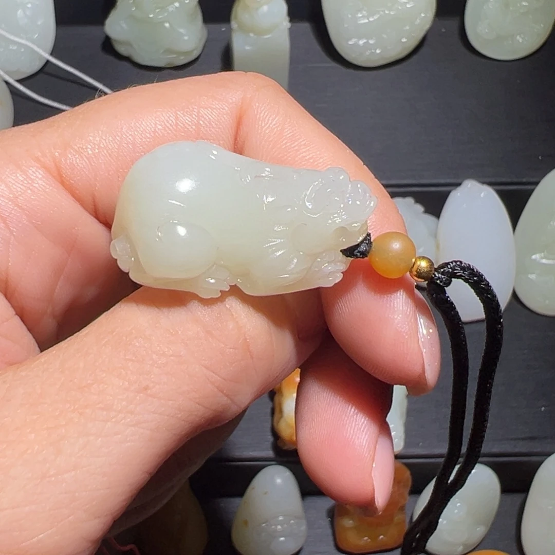 和田玉未镶嵌车挂S****哇