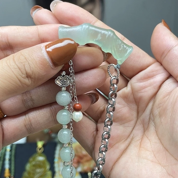 蛇纹石玉未镶嵌颈饰