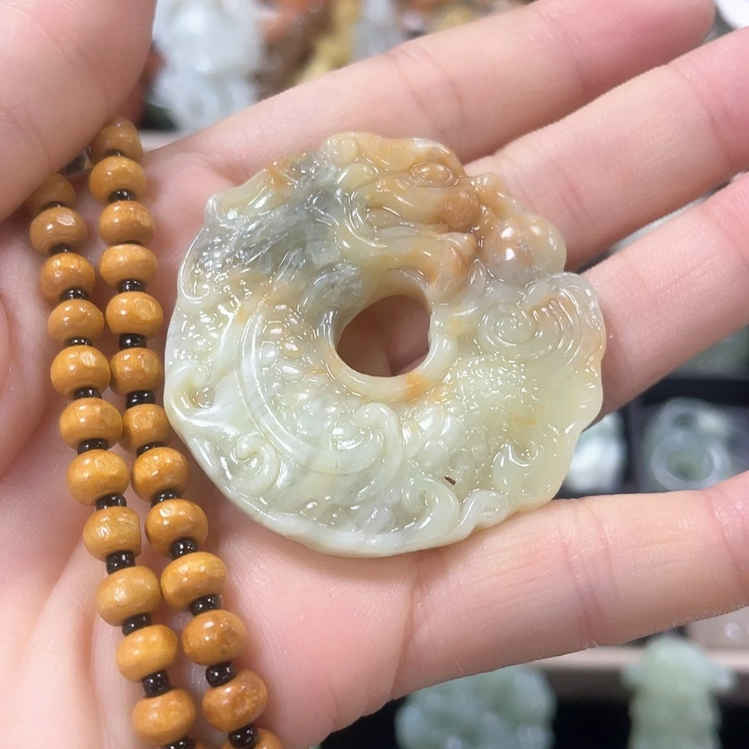 蛇纹石玉颈饰未镶嵌