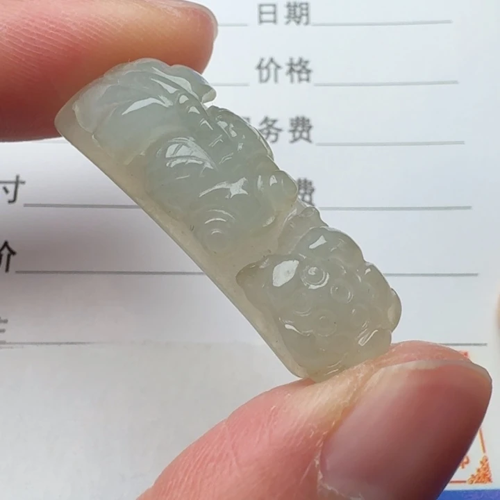翡翠未镶嵌颈饰莲花鱼手牌