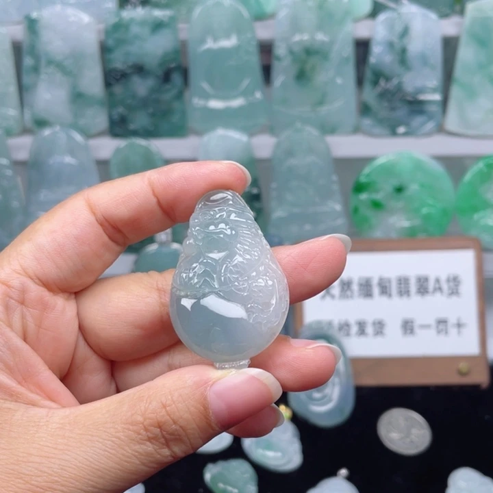 颈饰未镶嵌翡翠盘龙扣
