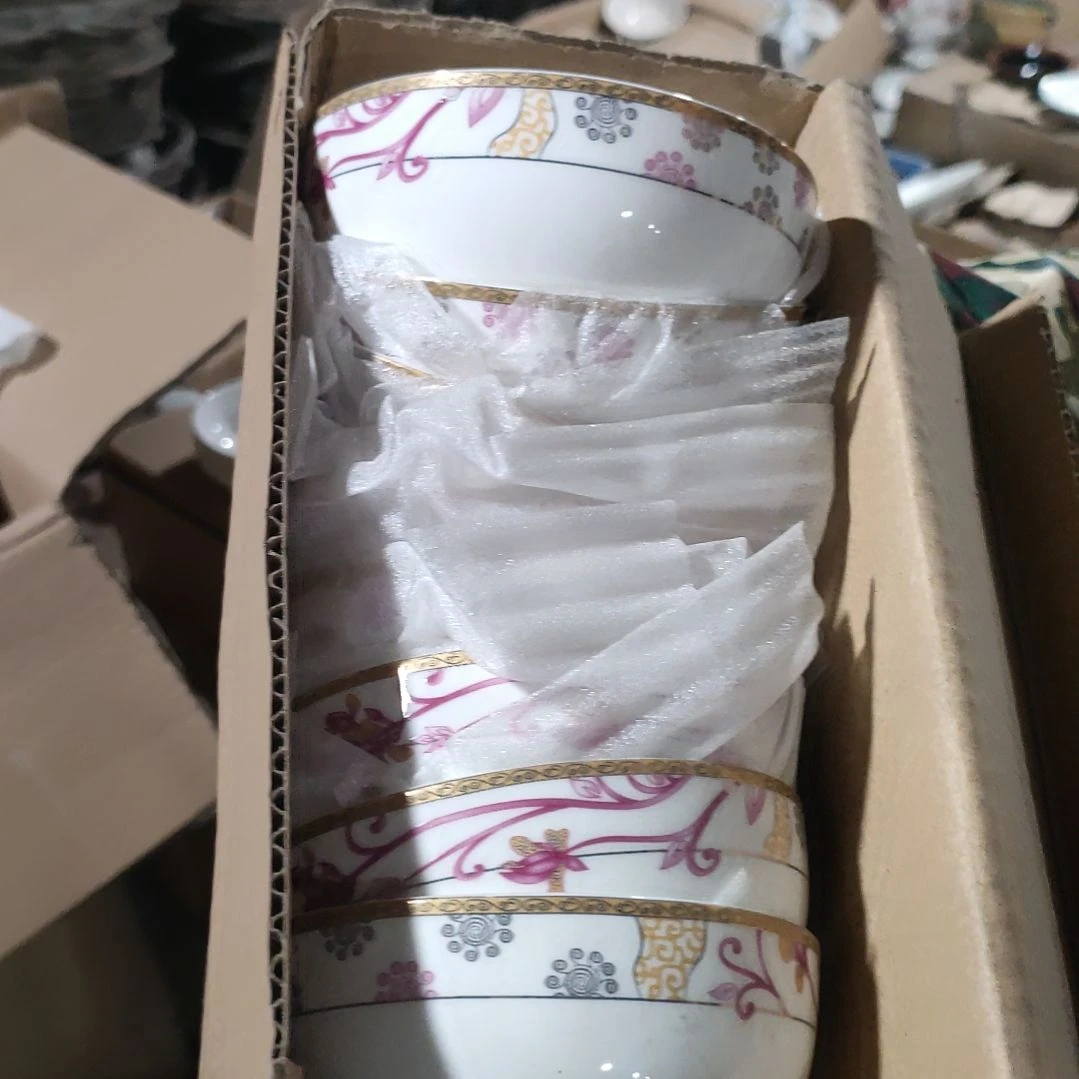 摆件盘子碗茶壶啥都有