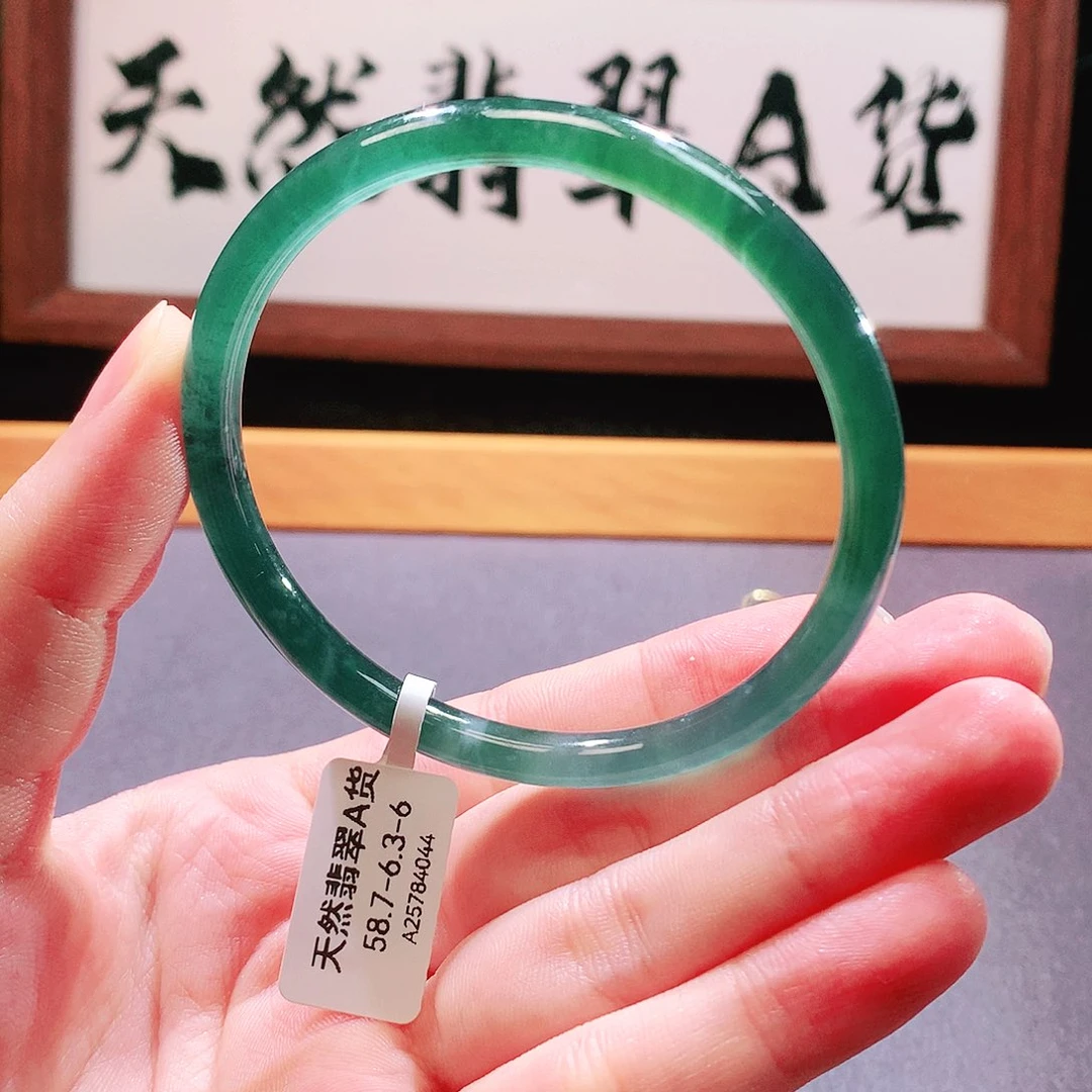 翡翠手镯未镶嵌天然翡翠