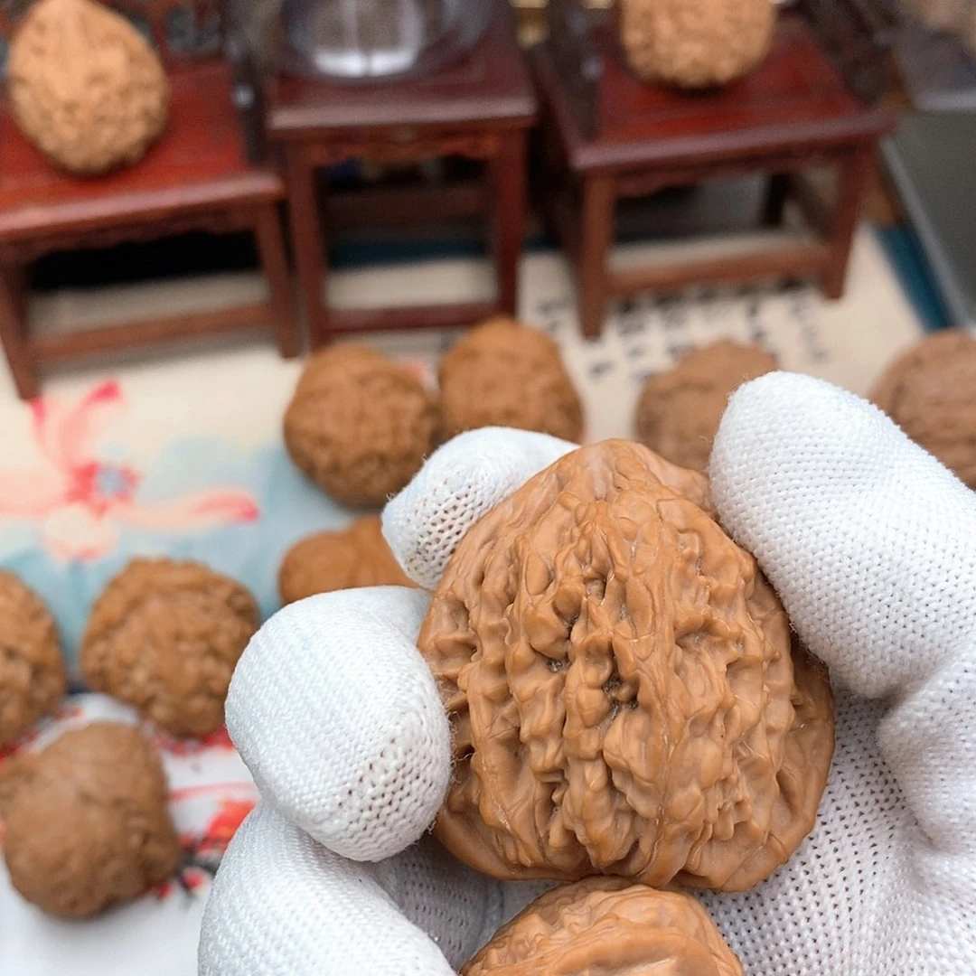 文玩核桃把件请***哥虎头王