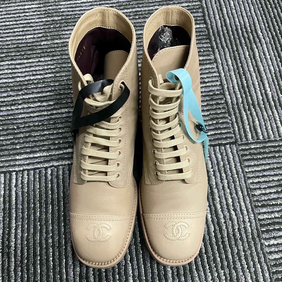 95新 Chanel/香奈儿 时尚马丁靴奶茶色 35码 95新