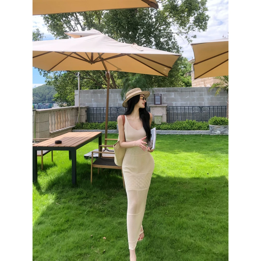 针镂空编织V领针织吊带连衣裙女无袖修身收腰长裙子