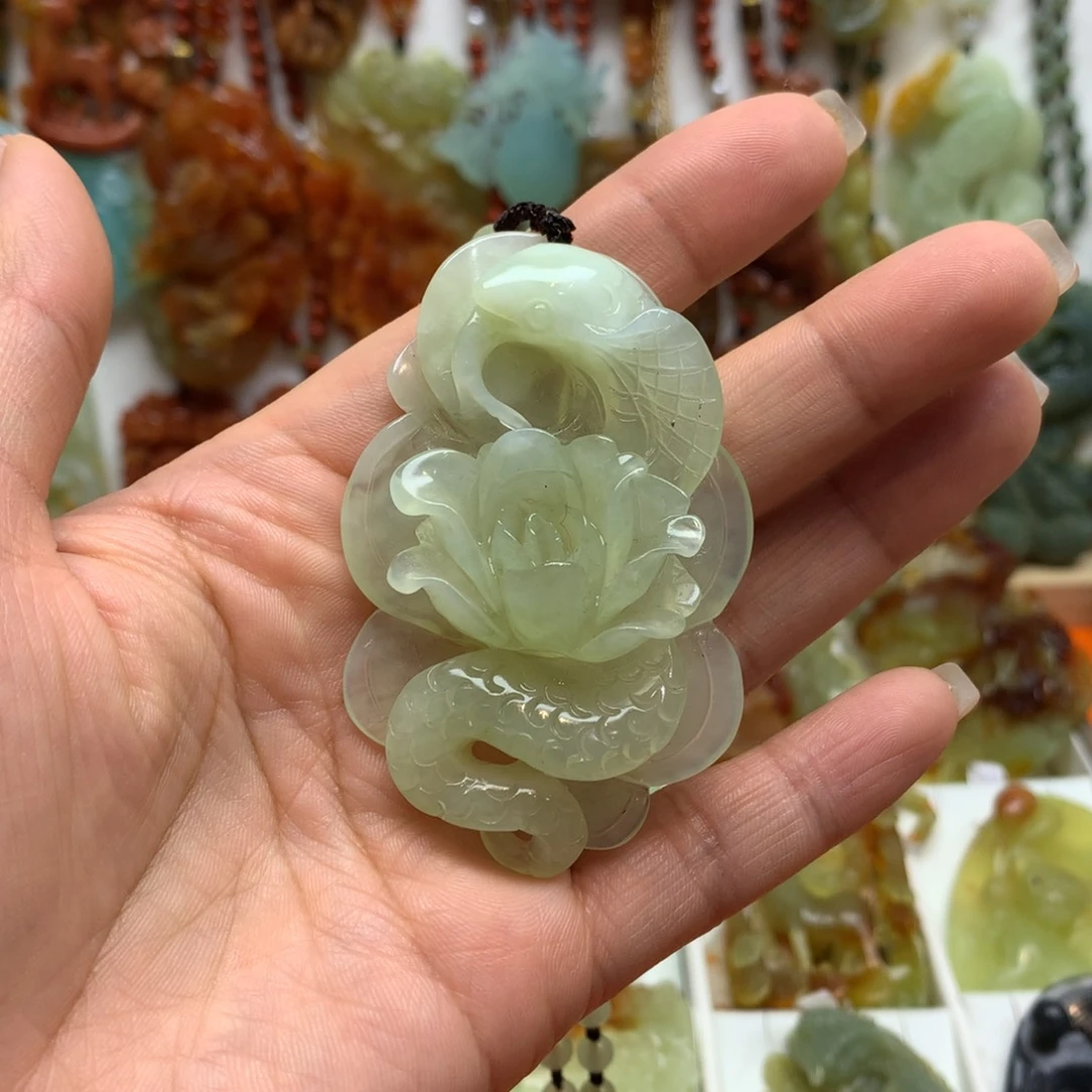 蛇纹石玉颈饰未镶嵌