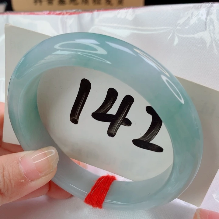 翡翠未镶嵌手镯天空蓝飘花