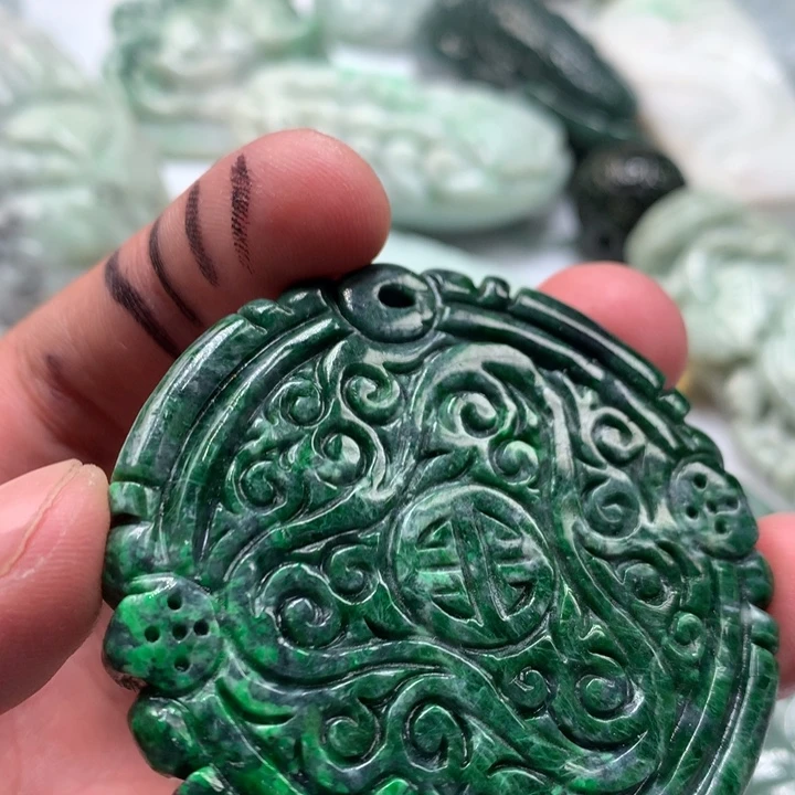 翡翠未镶嵌颈饰保真天然a货翡翠
