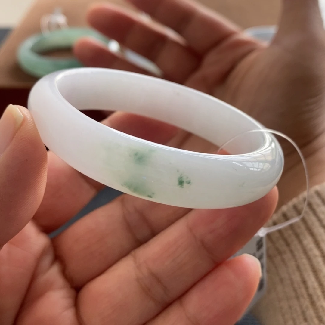 S***I翡翠未镶嵌手镯（贵妃镯）天然翡翠手镯