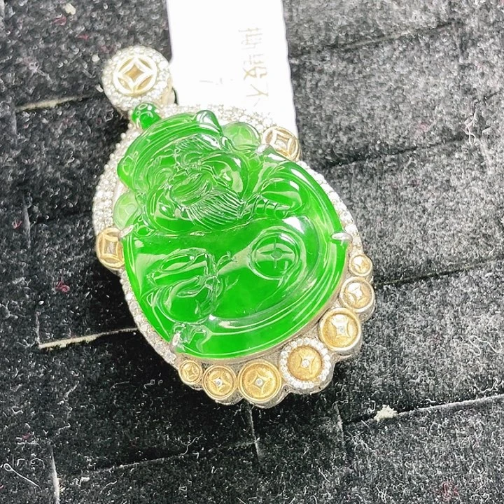 翡翠未镶嵌颈饰01