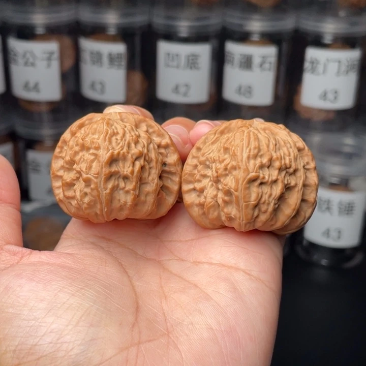 恭***叔把件文玩核桃全品41闷白