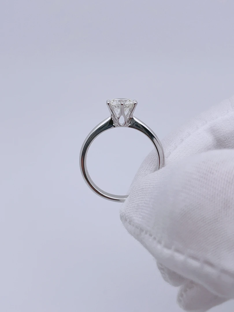 18k金3.509克主钻一克拉星座极光皇冠六爪钻戒净度si颜色ij15.5#