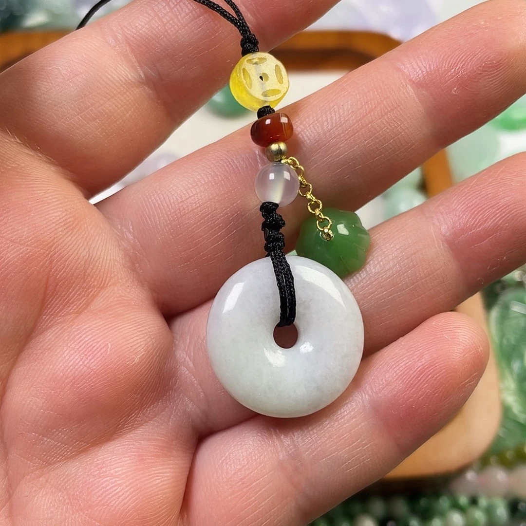 钱****翡翠未镶嵌颈饰手机挂