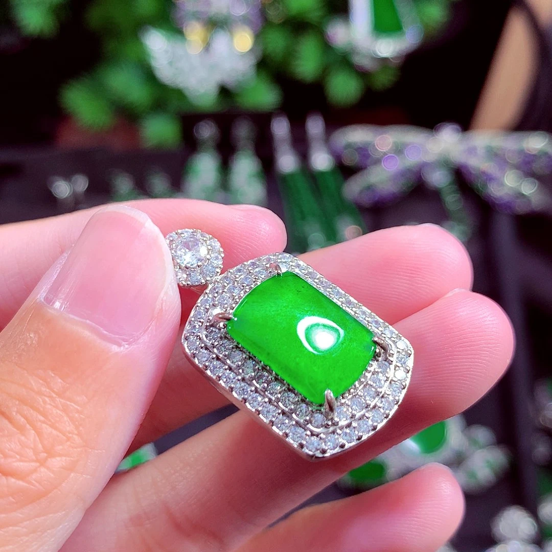 颈饰未镶嵌翡翠天然