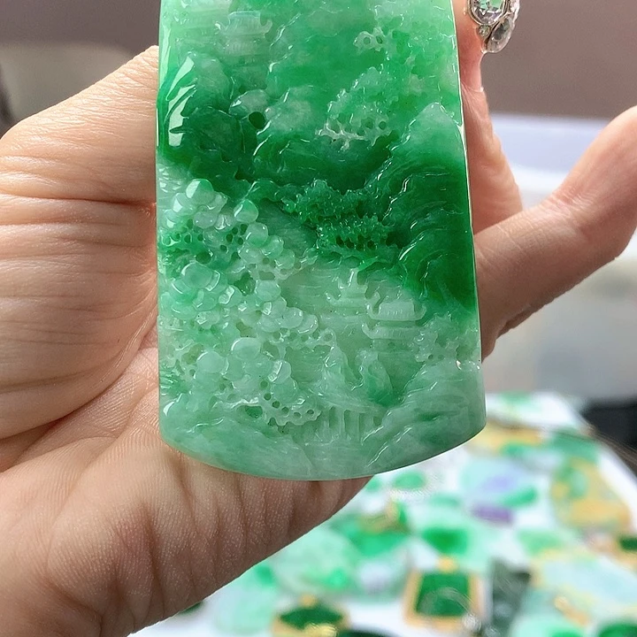 翡翠未镶嵌颈饰翡翠