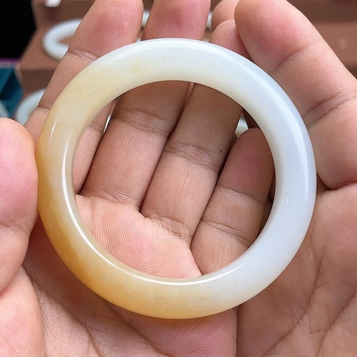 【闪购商品】未镶嵌手镯和田玉