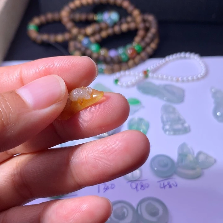 乙***你翡翠未镶嵌耳饰鱼