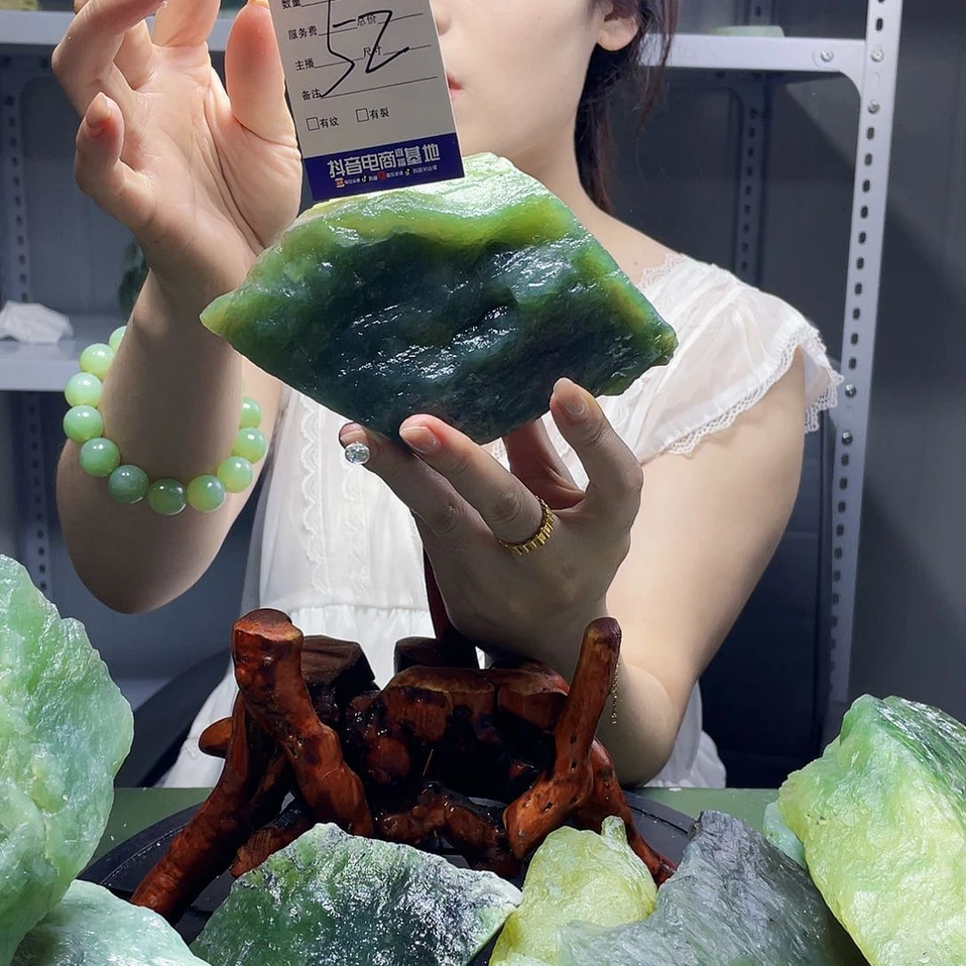 天***天蛇纹石玉未镶嵌珠宝奇石