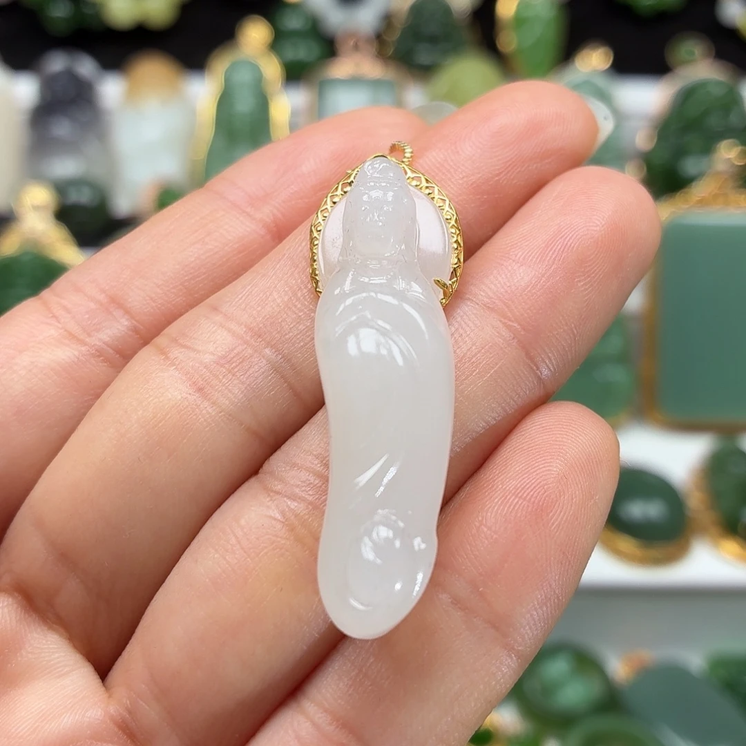 和田玉18K金镶嵌颈饰