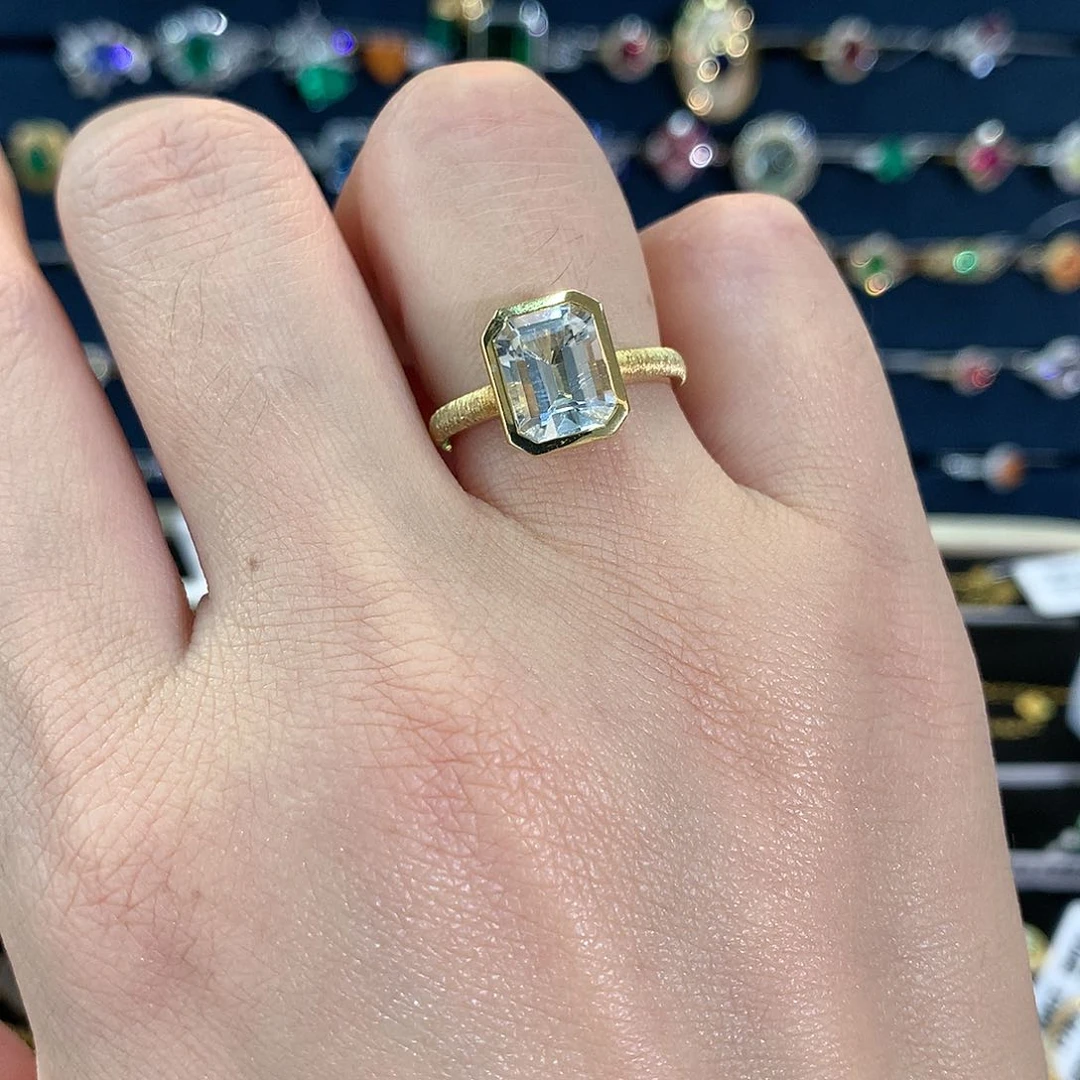 海蓝宝石戒指18K金镶嵌七****愿