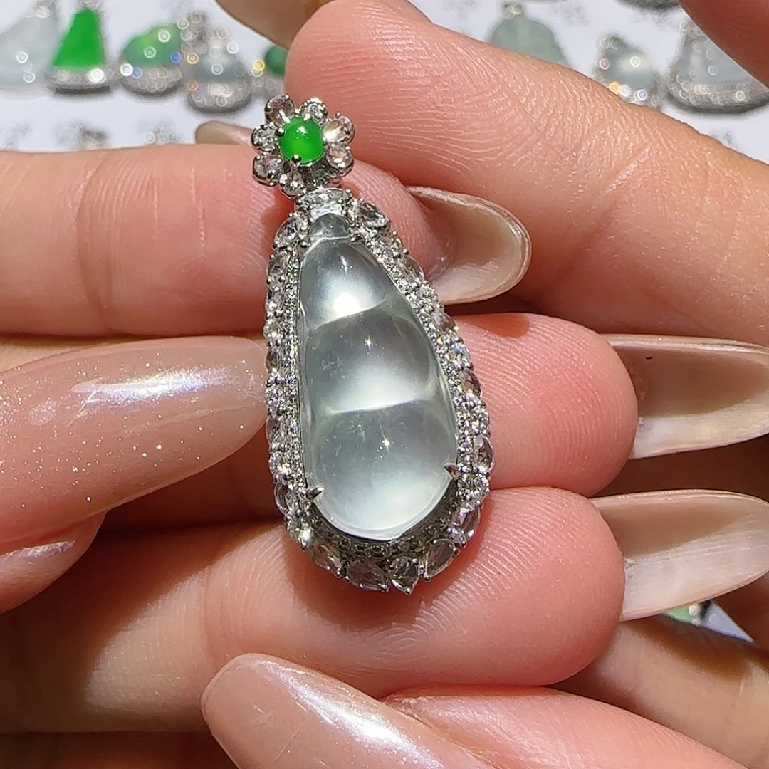 【闪购商品】颈饰18K金镶嵌翡翠天然