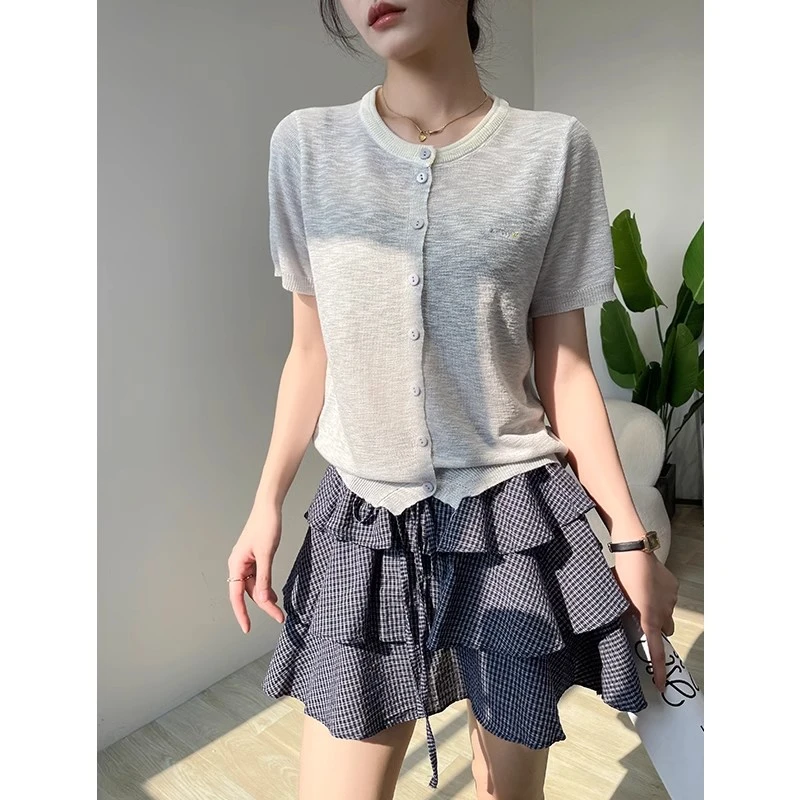 圆领撞色冰丝刺绣短袖针织开衫女夏季2025新款显瘦休闲上衣设计感