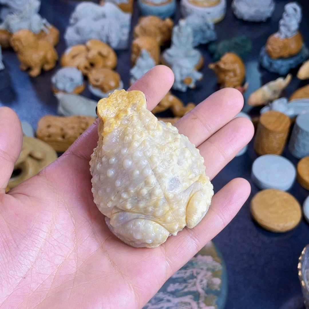金蟾寿山石手工雕刻