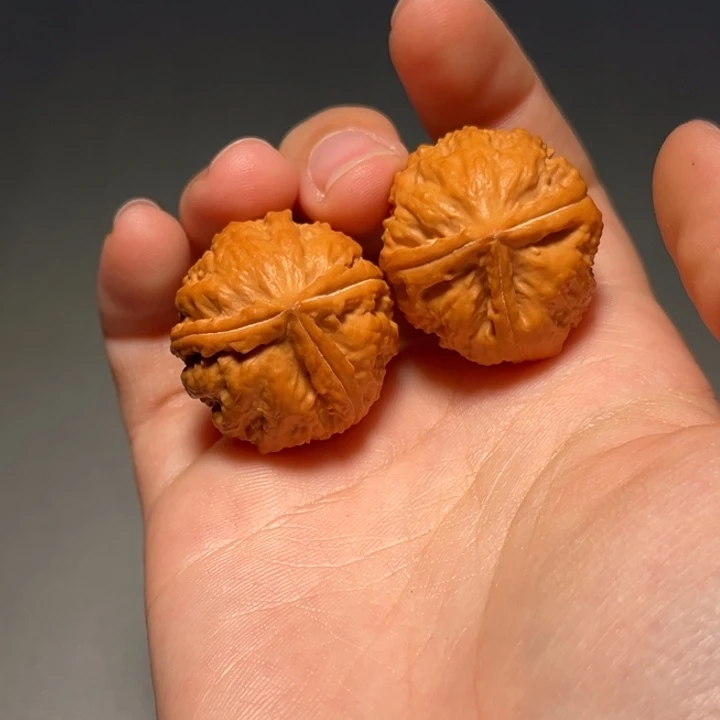 文玩核桃把件三棱1873