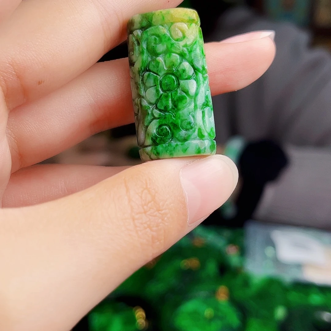 颈饰未镶嵌翡翠多样性