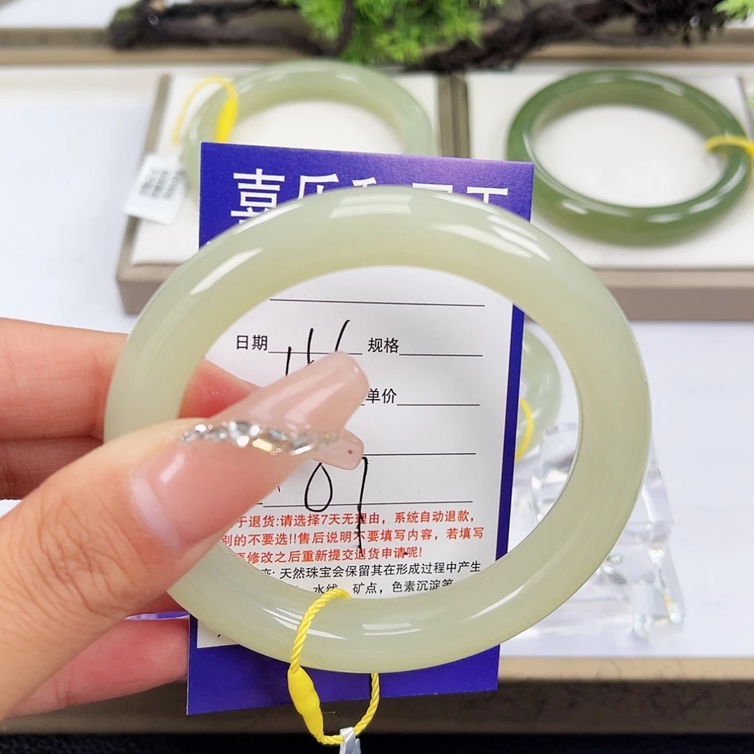 和田玉手镯未镶嵌