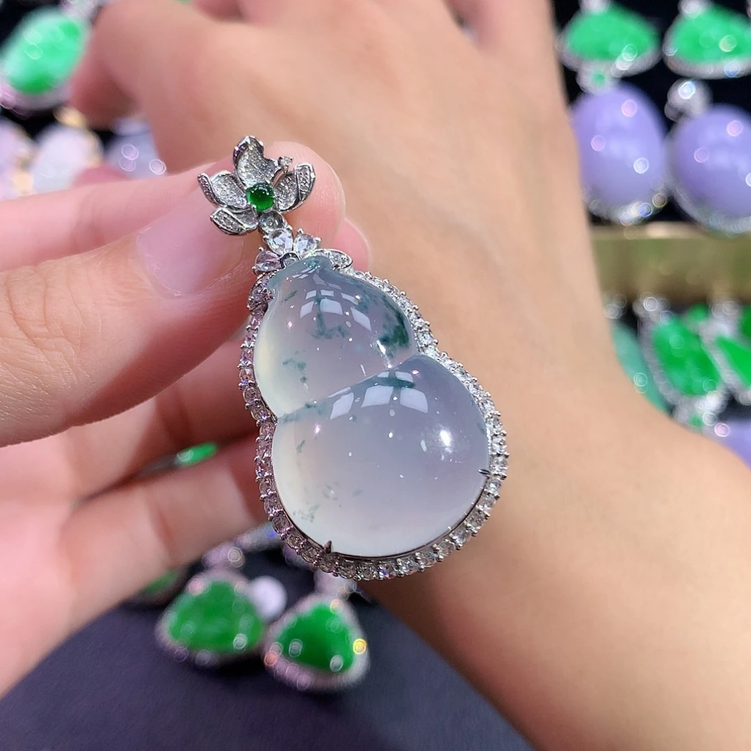 翡翠18K金镶嵌颈饰