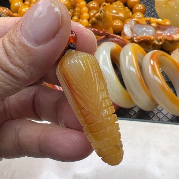 石英质玉（黄龙玉）颈饰未镶嵌