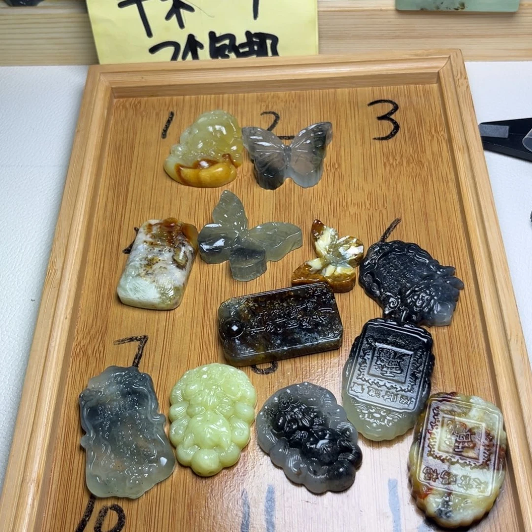 早***饭蛇纹石玉未镶嵌颈饰