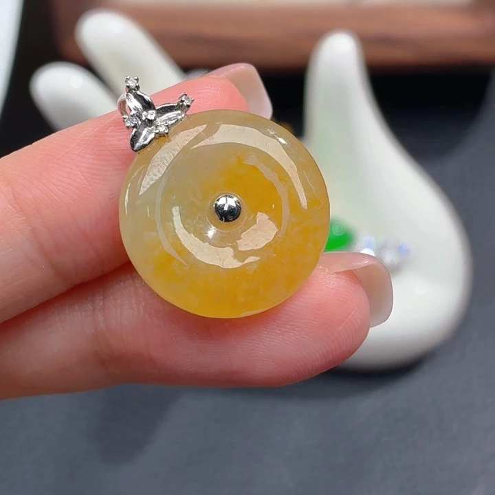 颈饰18K金镶嵌翡翠