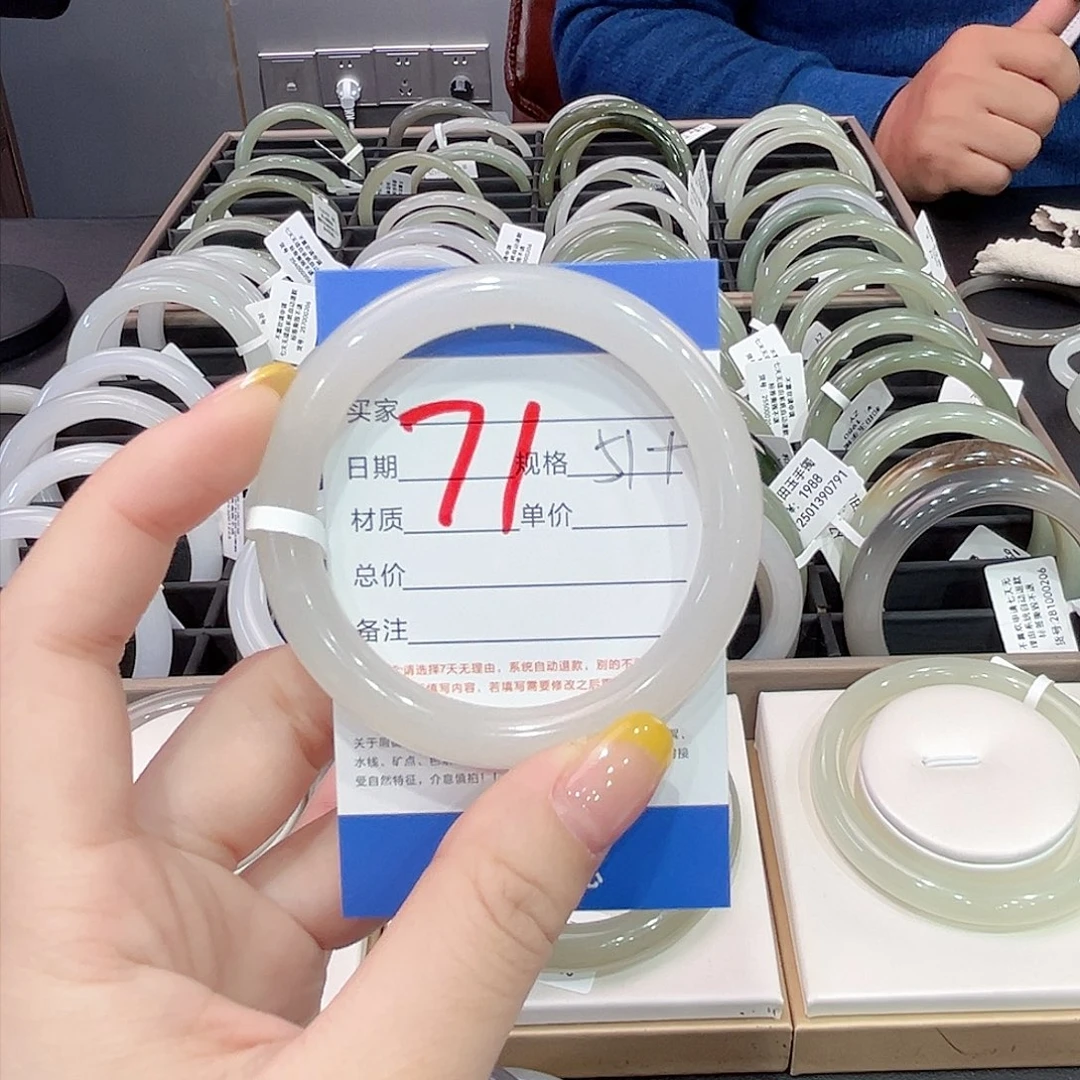 和田玉手镯未镶嵌