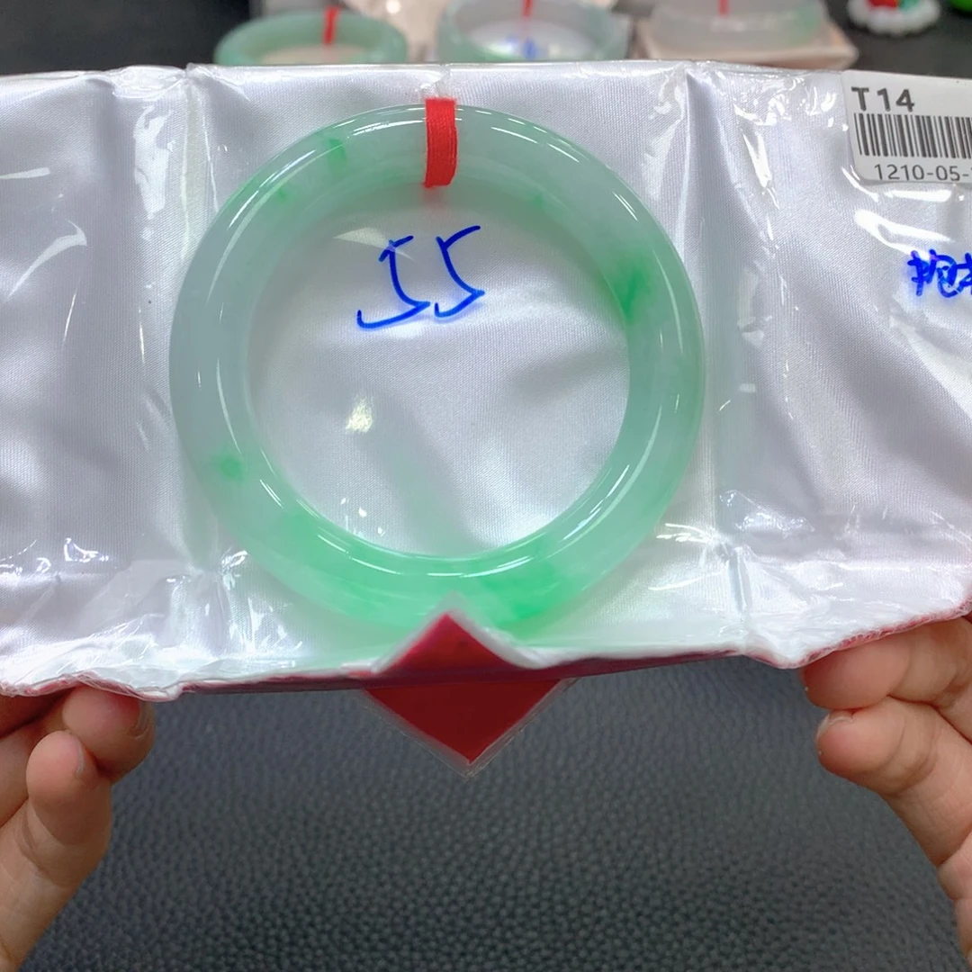 翡翠未镶嵌手镯22