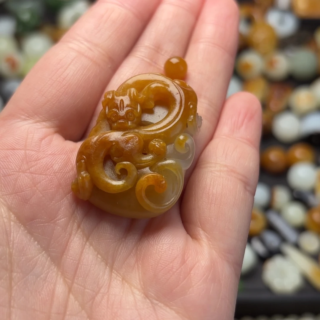 和田玉颈饰未镶嵌小****贝