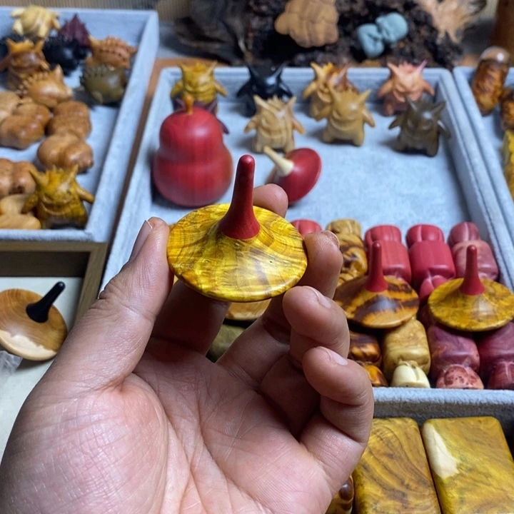 用***2柳编黄卢陀螺，山中有一座