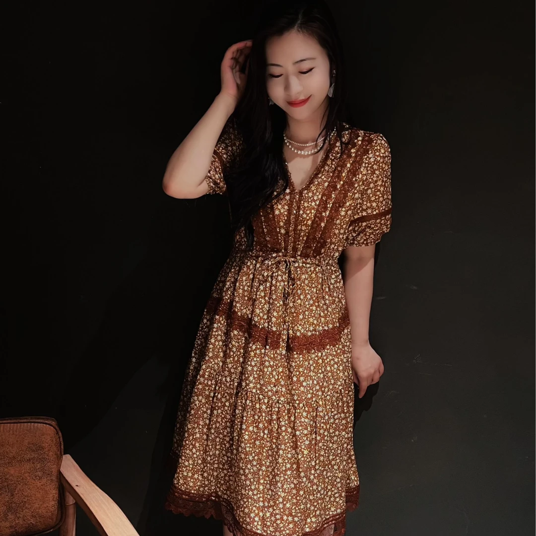 《棕花恋影》棕色花边钉珠蕾丝重工短真丝连衣裙 90411