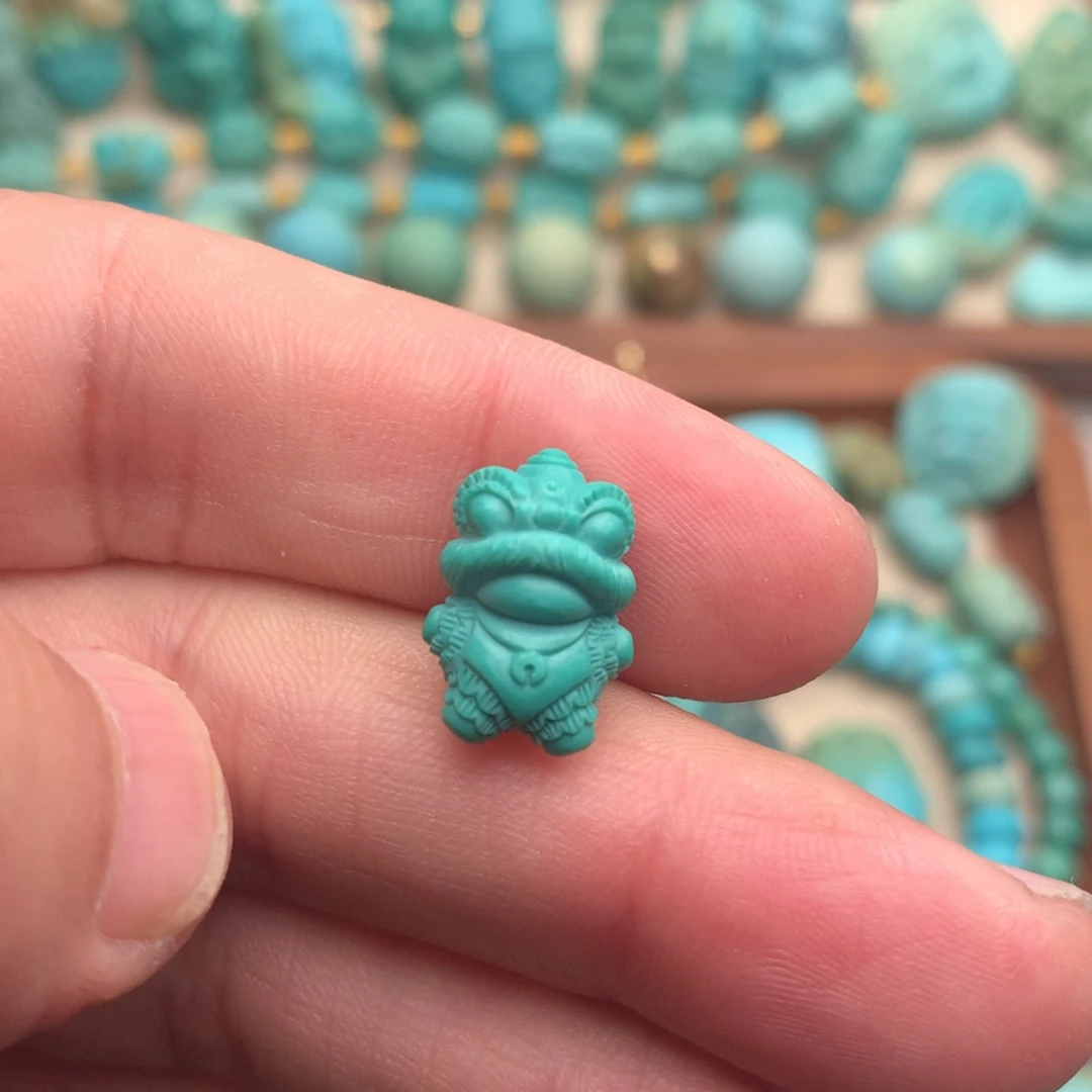 绿松石未镶嵌颈饰