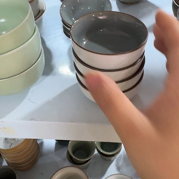 主人杯一个，瓷。。。品茗