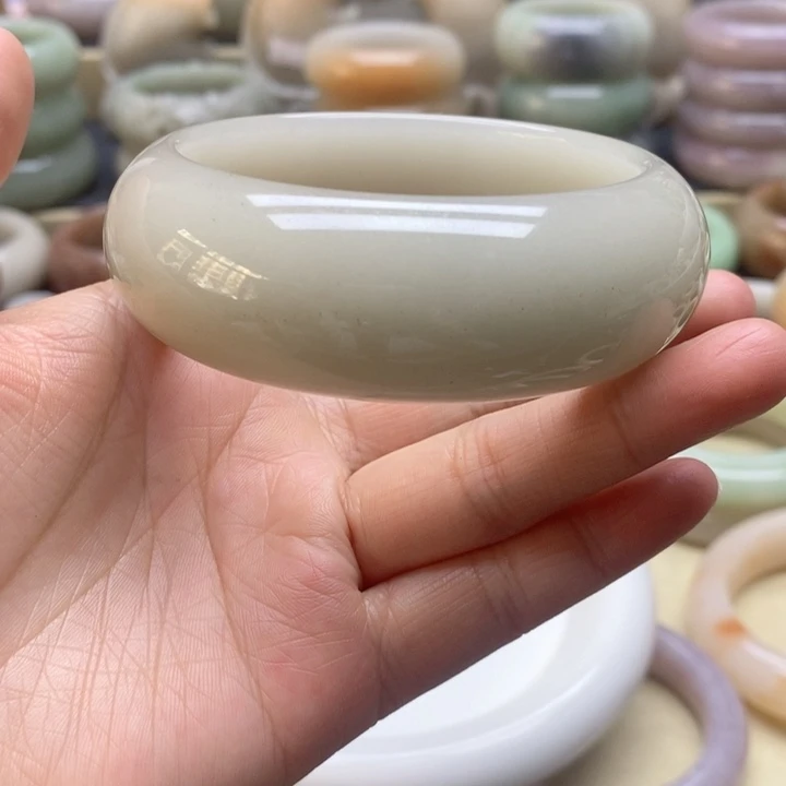 石英岩玉未镶嵌手镯慕*